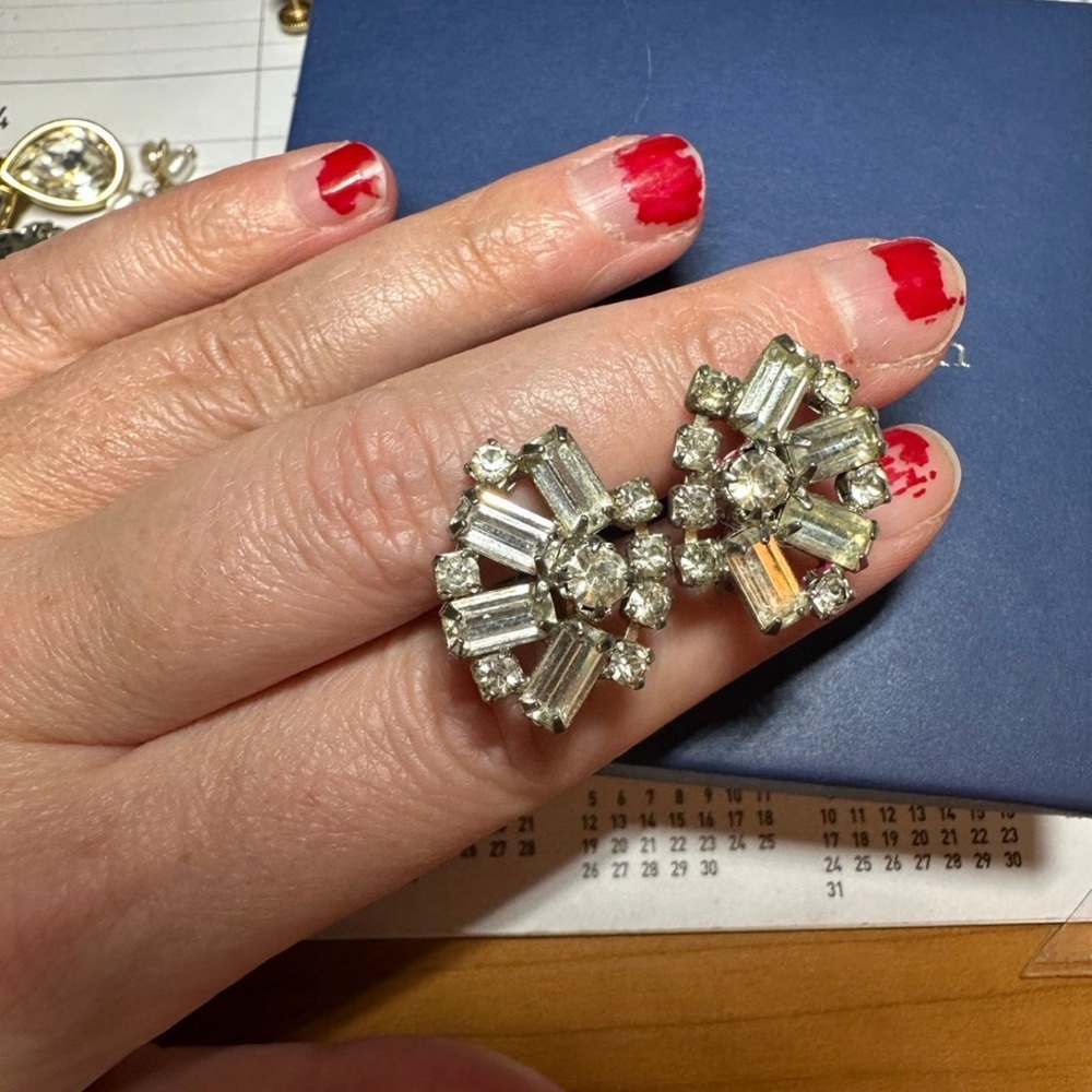 Vintage Weiss Rhinestone Earrings